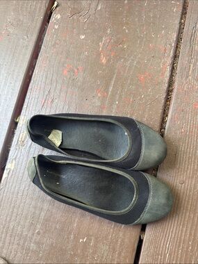 Patagonia Olive Green & Black Women's Ballet Flats